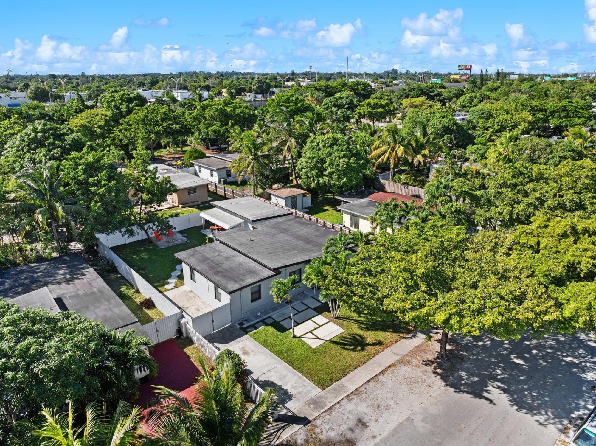 3 Bedroom And 2 Bath North Miami, Florida Exterior photo